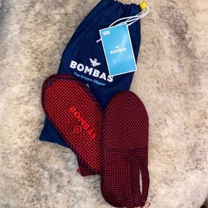 BOMBAS gripper slippers. NWT. Red, SZ medium men’s